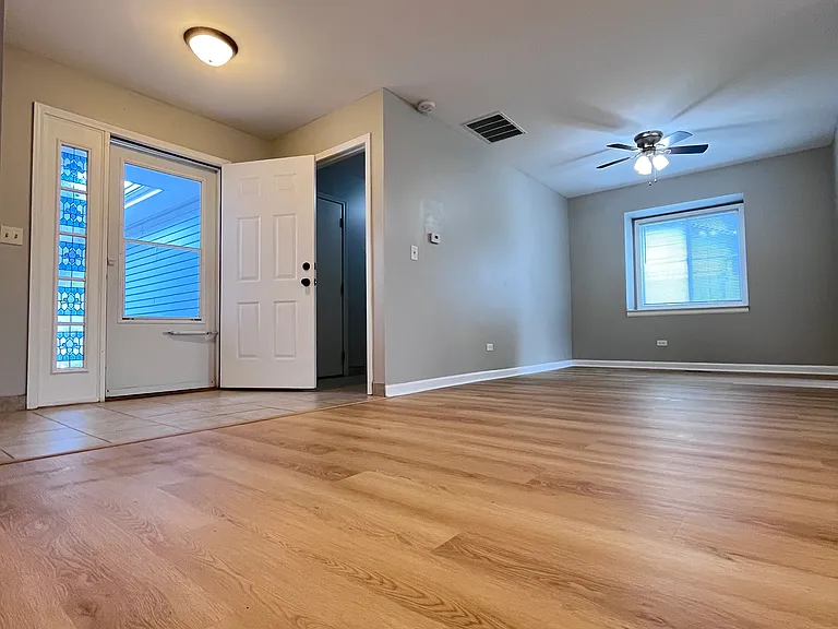 1185 Camden Ln — Photo 3