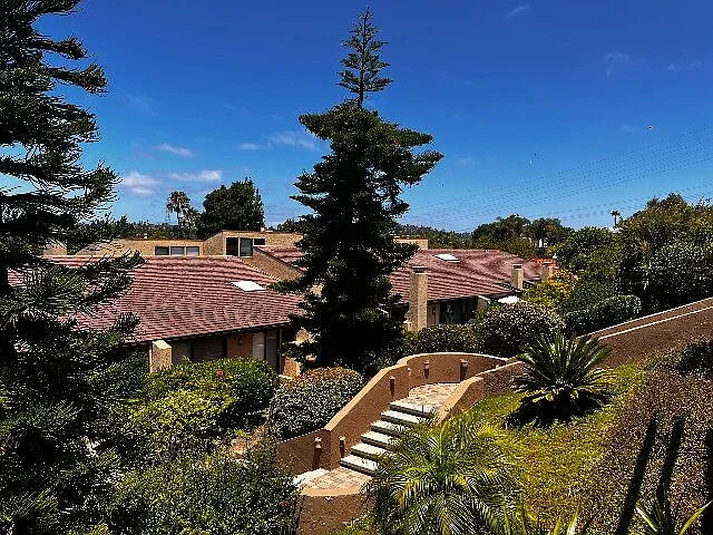 2204 Plaza De Las Flores — Photo 7