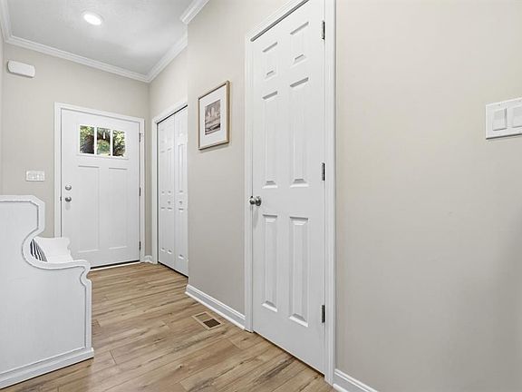 4th image of 2505 Canterbury Dr