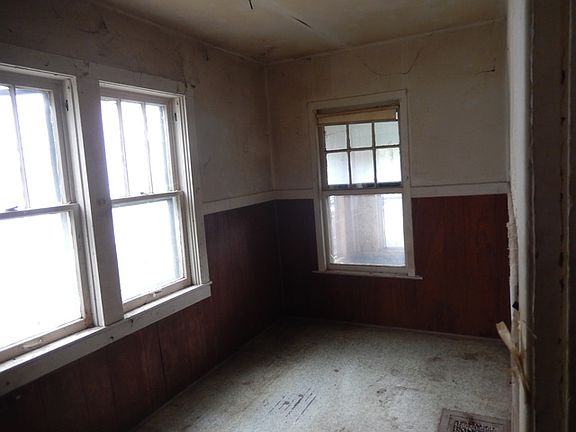 2nd image of 724 E Galena Blvd