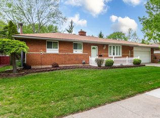 36271 Suffolk St, Clinton Township, MI 48035