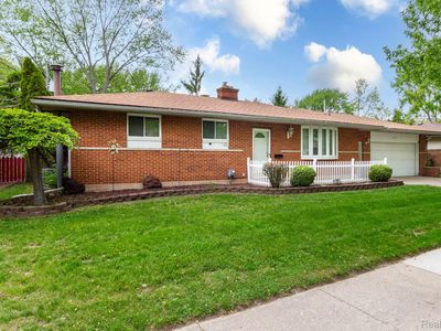 36271 Suffolk St, Clinton Township, MI, 48035