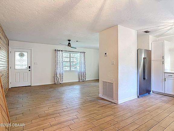 4th image of 1611 Caroline Dr