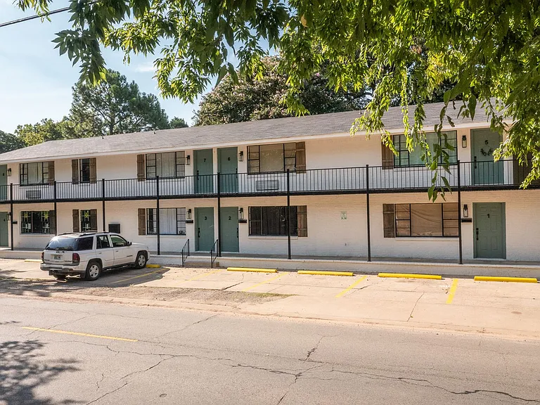 The Azalea: 1 & 2 Bedroom Apartments — Photo 11
