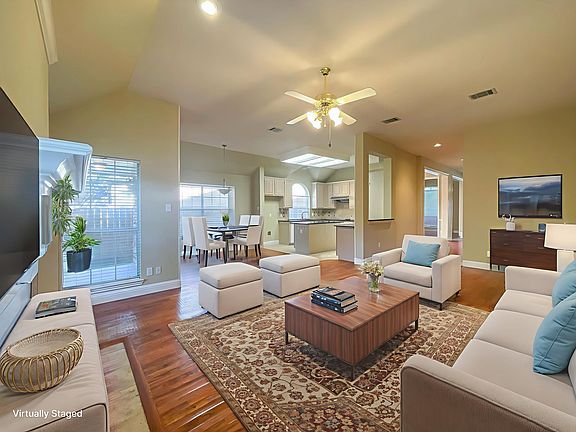 4th image of 1308 Crepe Myrtle Dr