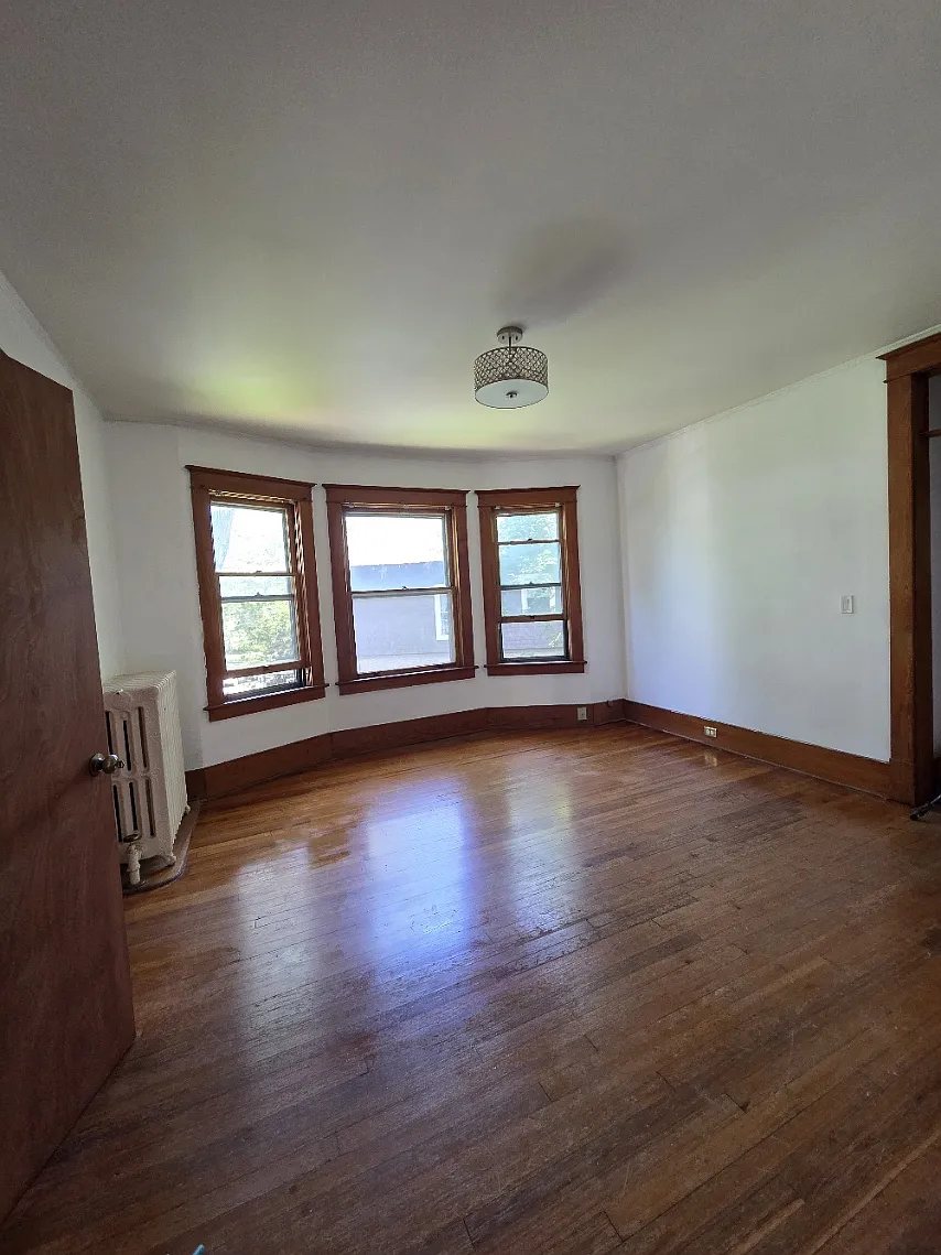 3 bed, 1000 sqft, $1,700 — Photo 4