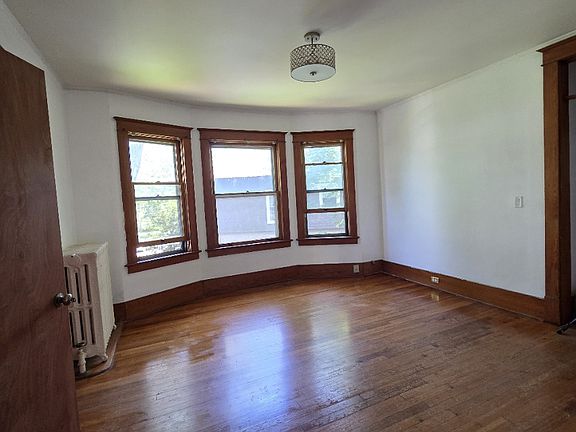 4th image of 2 Maple Ave #2