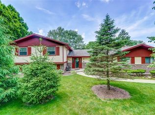 3675 Crosswood Dr, Dayton, OH 45430