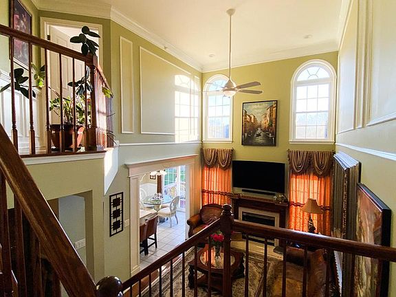 3rd image of 102 Carrington Ct