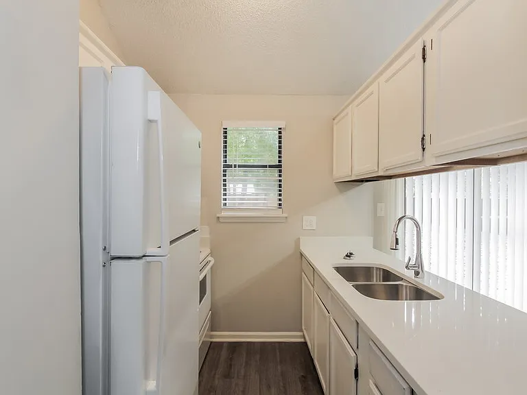 5128 Glenview Ct — Photo 8