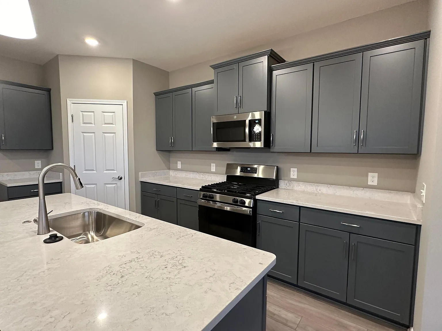 4 bed, 2639 sqft, $3,200 — Photo 4