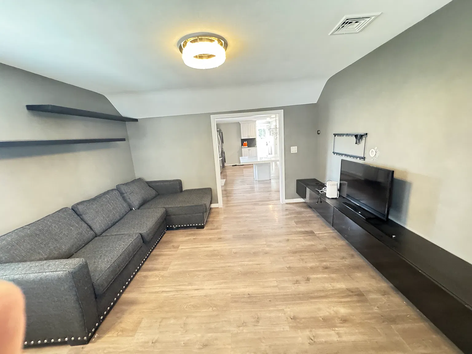 3 bed, 1154 sqft, $3,600 — Photo 3