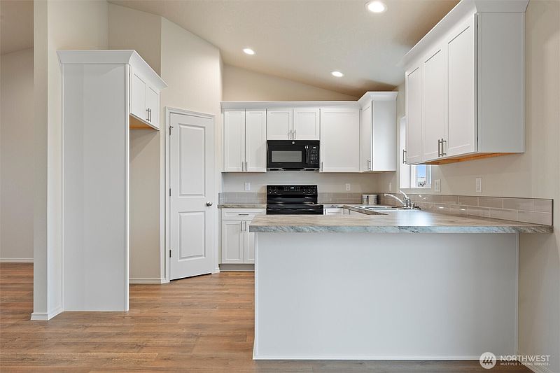 5th image of 203 Tawsha Street