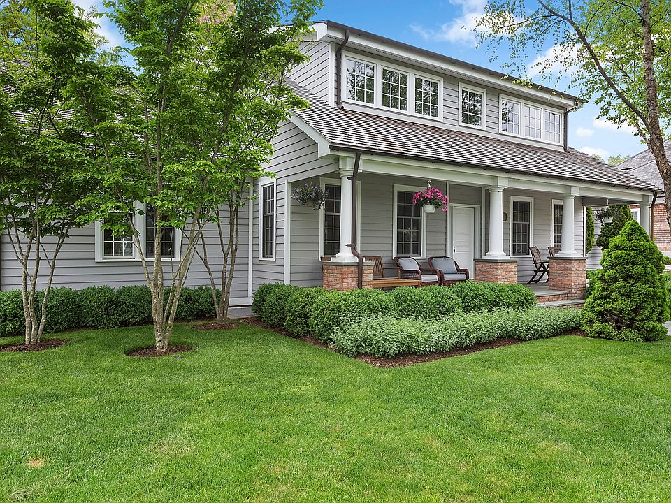 2nd image of 9 Montauk Avenue Ext