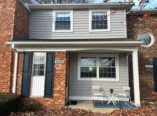 24826 Olde Orchard St, Novi, MI