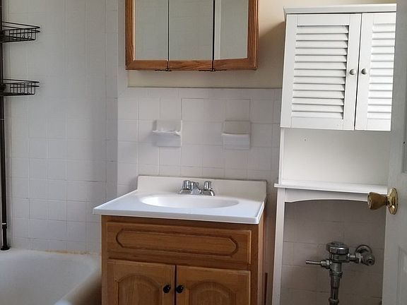 4th image of 10 Midwood St APT 2L