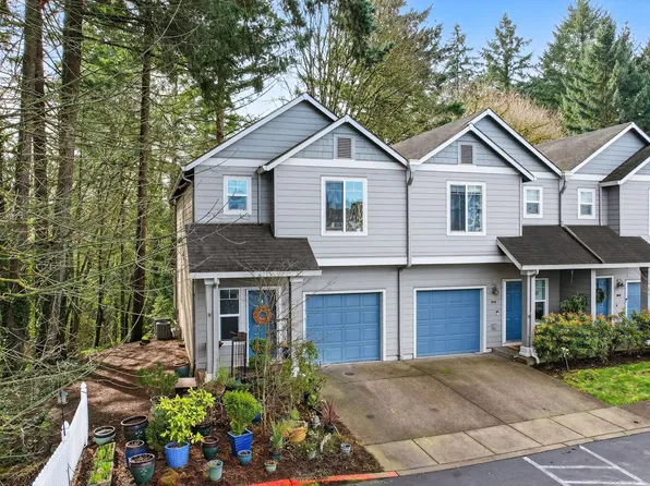 810 E 9th St APT D13, Newberg, OR 97132