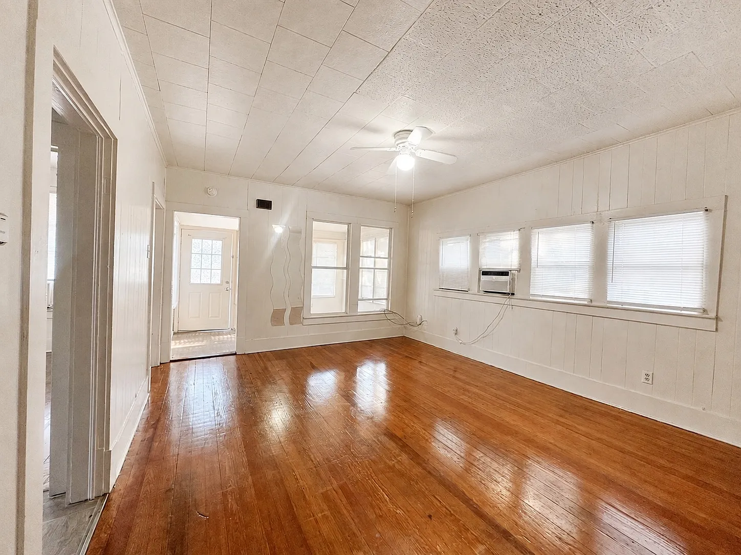 813 W Sycamore St — Photo 4
