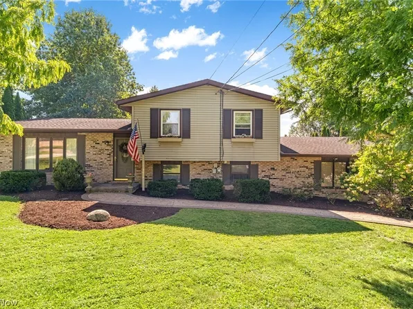 6216 College St SW, Navarre, OH 44662