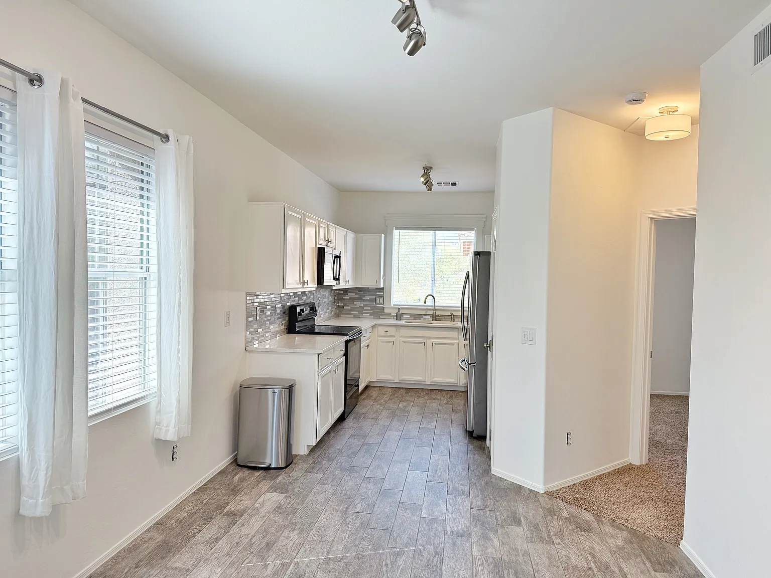 3 bed, 1566 sqft, $2,395 — Photo 3