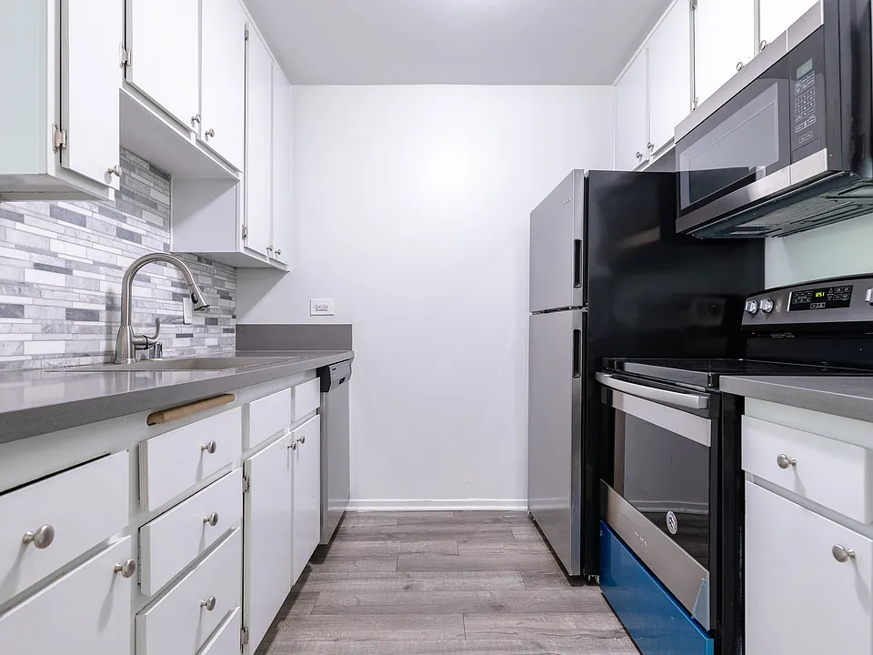 Parkview Terrace | Renovated and Spacious Apartments in Highland Park