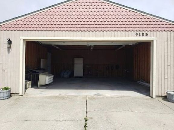 3rd image of 6123 Rock Creek Pl