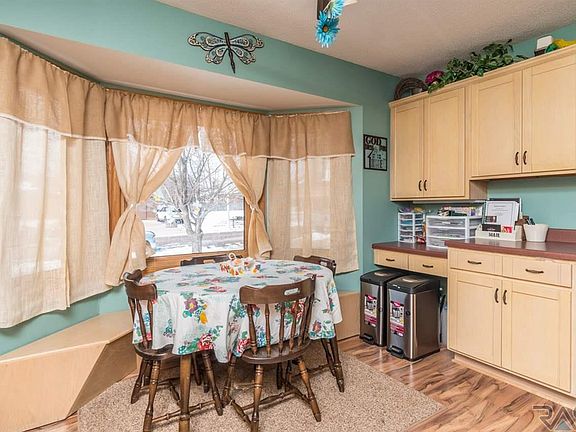3rd image of 2208 S Avondale Ave