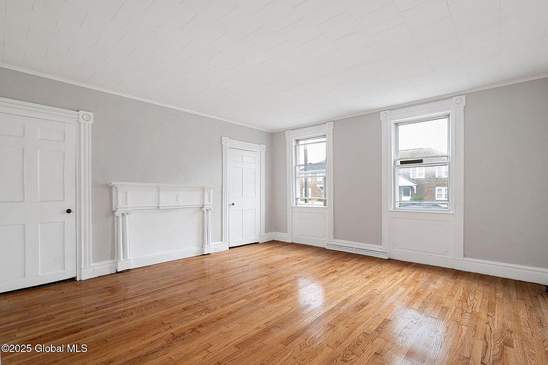 3rd image of 2127 2nd Avenue