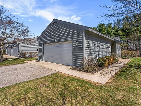 4th image of 3750 Country Club Dr