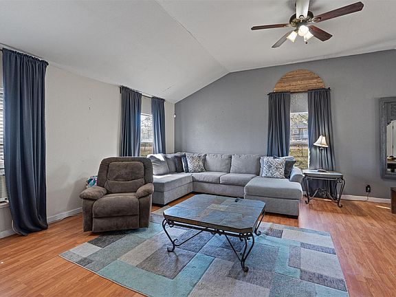 4th image of 137 Scarlet Oaks Dr