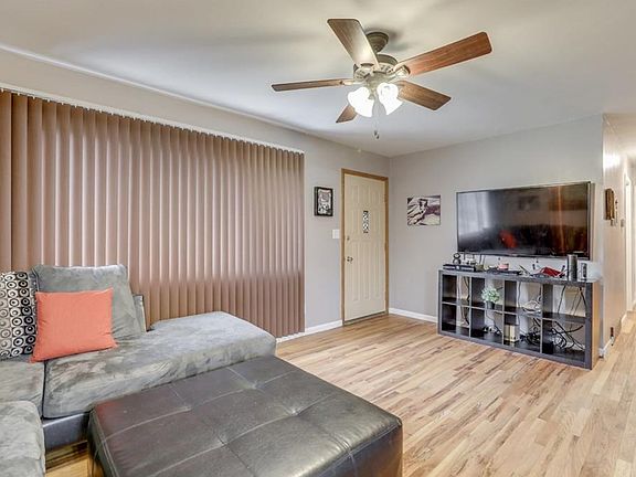 2nd image of 3305 Redwood Dr