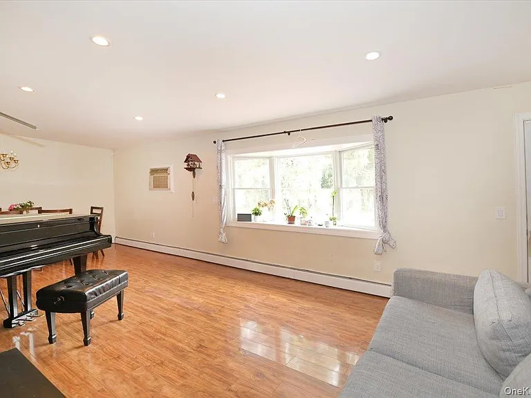 43 Flagstone Ln — Photo 4