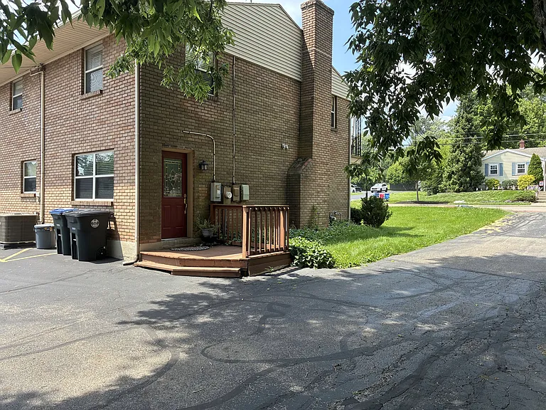 100 E Franklin St #100 — Photo 3