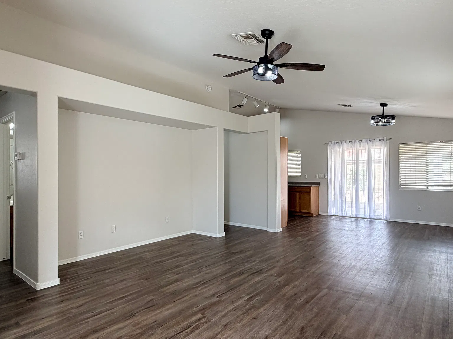 3 bed, 1204 sqft, $1,995 — Photo 2
