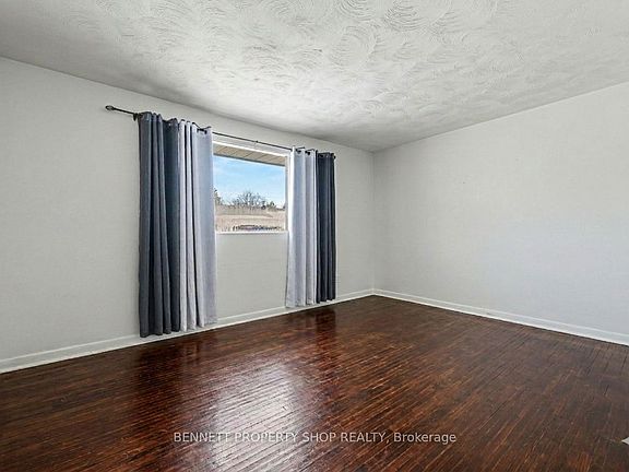 3rd image of 1112 Cobden Rd