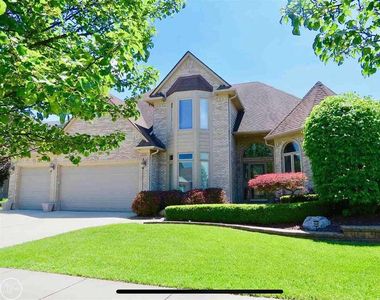 18792 Pine Ln, Macomb, MI, 48042