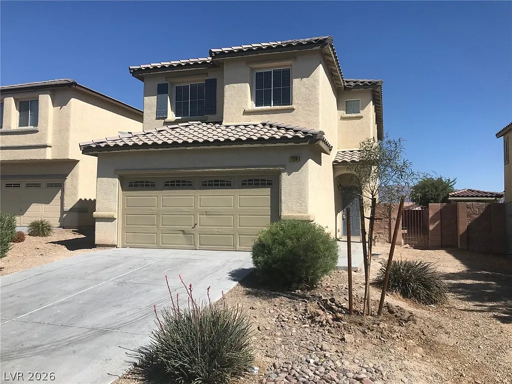 5 bed, 2.5 bath, 2116 sqft, $2,195 — Photo 1