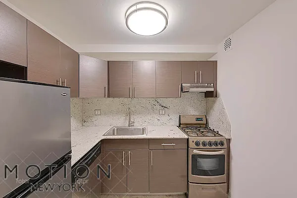 Rented by MOTION New York | media 10