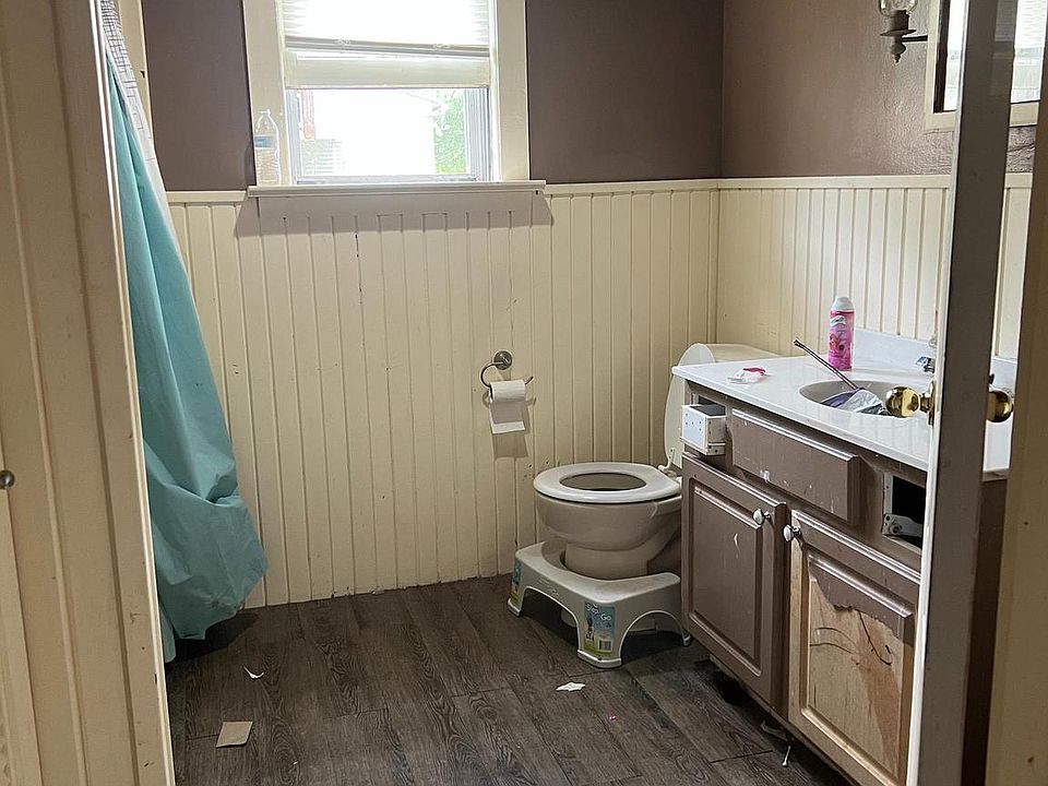 2nd image of 417 Manor Ave