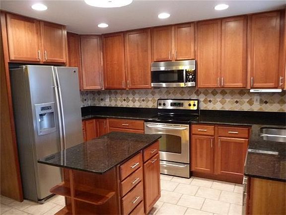 4th image of 421 Bertolino Dr