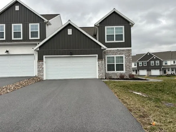 7884 Oak Brook Dr, Harrisburg, PA 17112