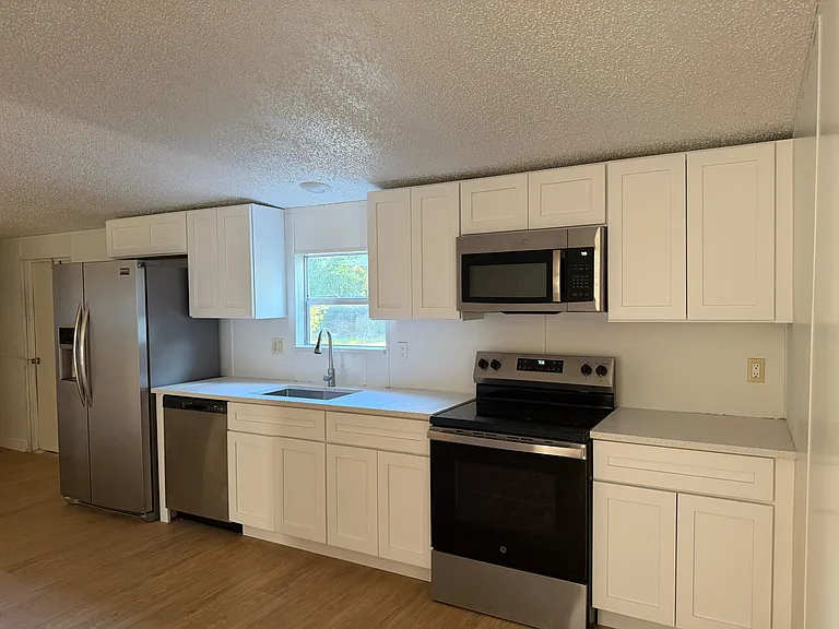 30152 Eastport Dr — Photo 3
