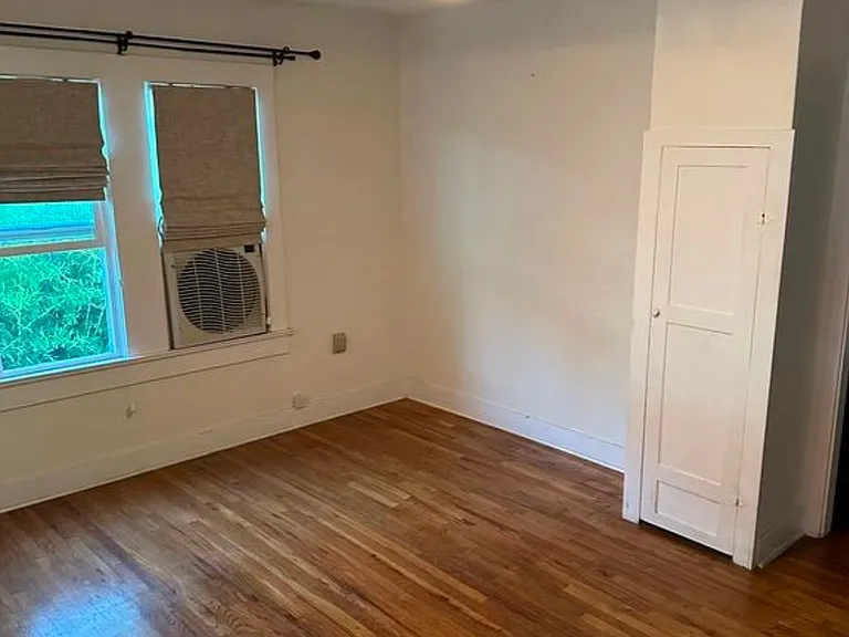 2118 Vine St — Photo 8