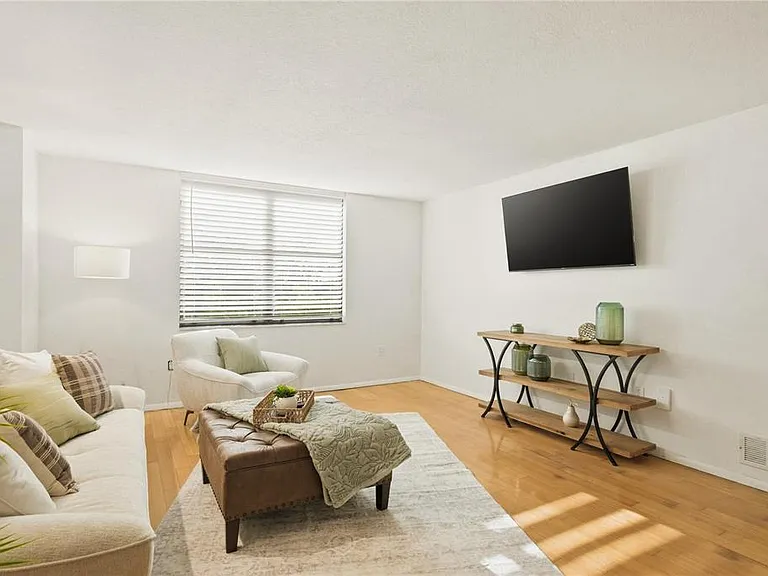 701 S Madison Ave #420 — Photo 5