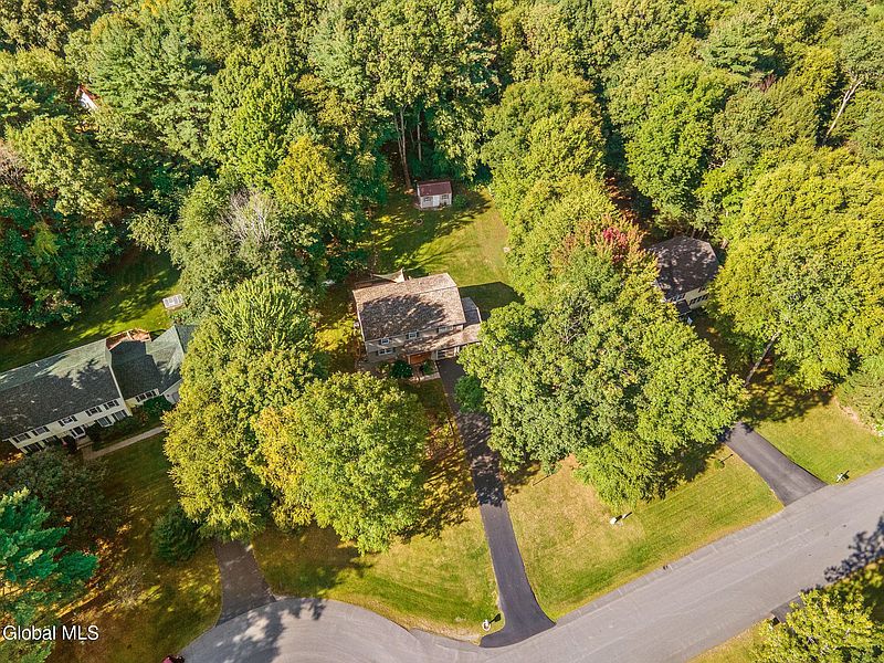 4th image of 3 Pineridge Court