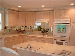 2nd image of 19 Holly Hill Ln