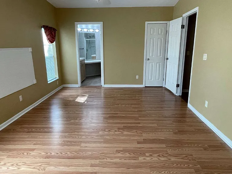 5453 Williamsburg Ln — Photo 15