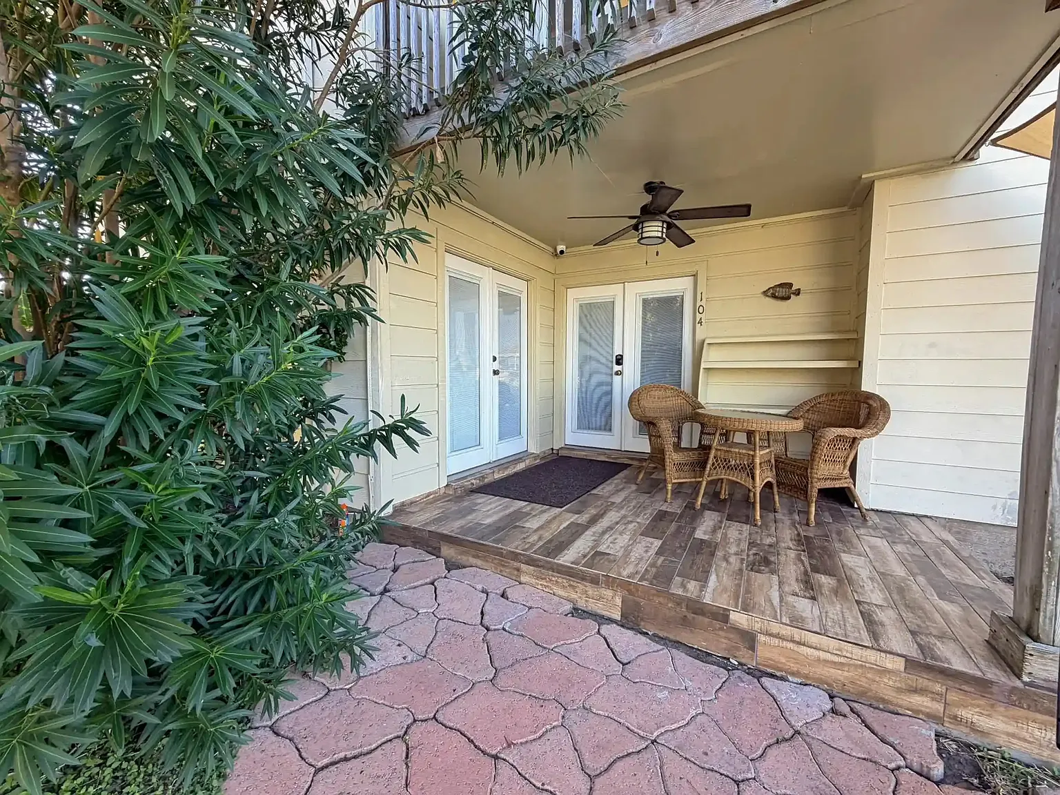 2 bed, 921 sqft, $2,300 — Photo 3