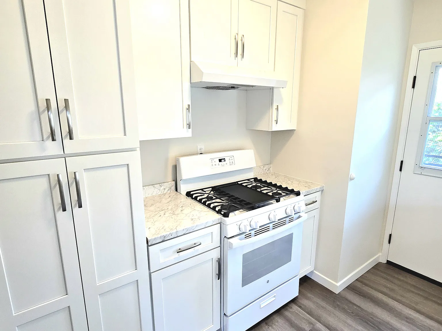 2 bed, 1000 sqft, $2,695 — Photo 2