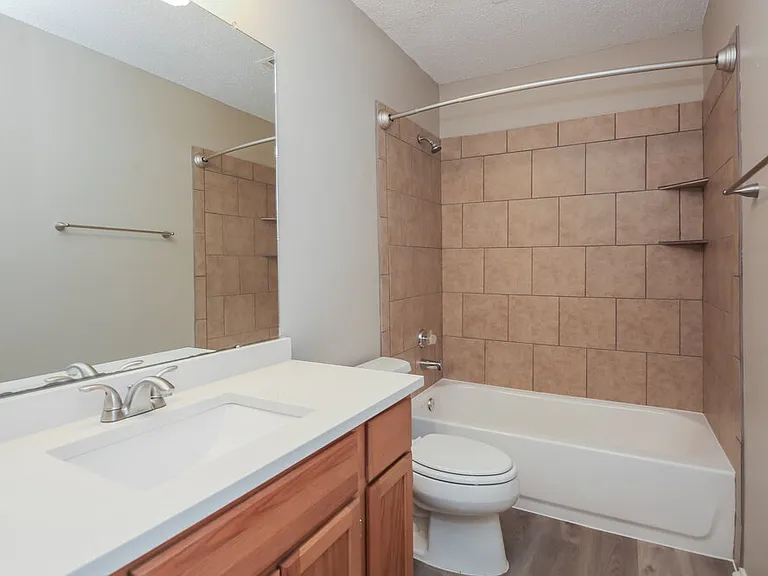2124 Creek Royal Dr — Photo 15